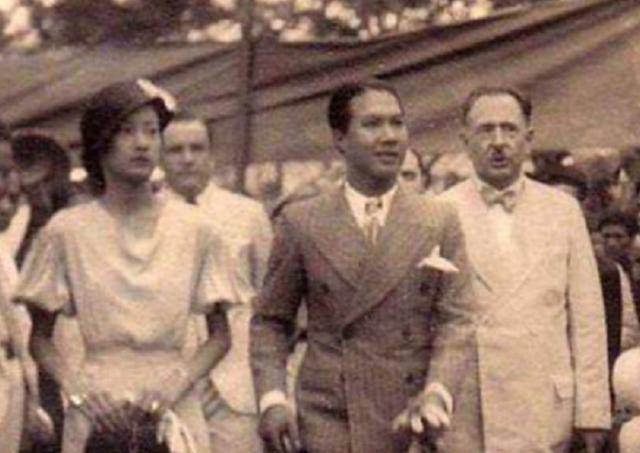 倾心,不顾群臣反对娶她为妻,晚年两人却至死不相见_阮友兰_越南_阮福