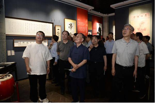 青年书画家雷江书画艺术汇报展暨作品捐赠仪式在合阳博物馆盛大开幕