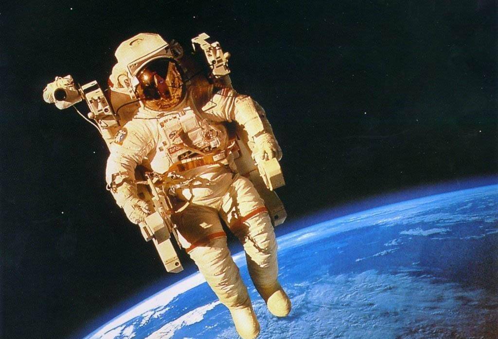 史上最悲催宇航员,人在太空国家却没了,滞留太空一年没人收