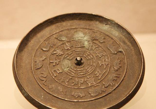 哪个朝代的铜镜价值高?其制作工艺水准如何?