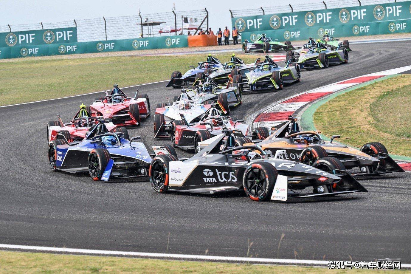 保时捷车队达科斯塔2024fe电动方程式上海站次轮夺冠