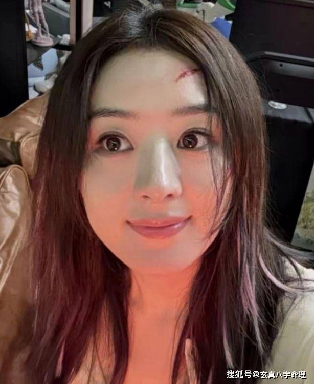 赵丽颖晒母子同框!重庆动物园游玩,想想超高颜值引关注!