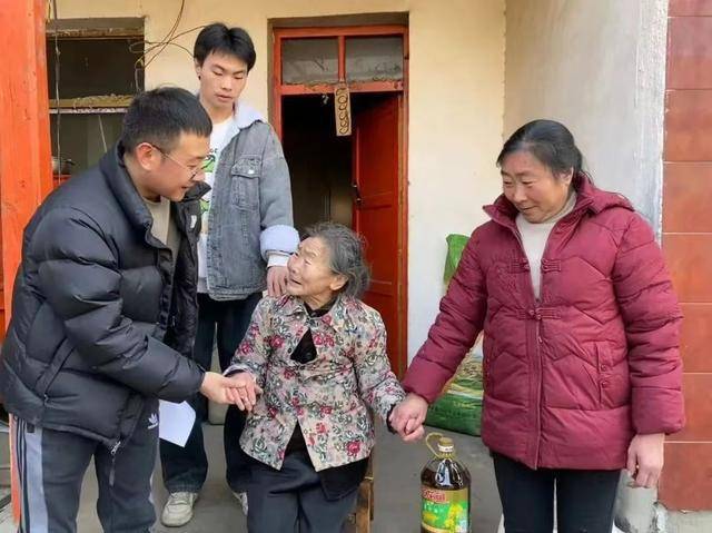 舟曲县峰迭镇城内村党支部书记助理 王世龙于沃野处生根,在点滴中成长