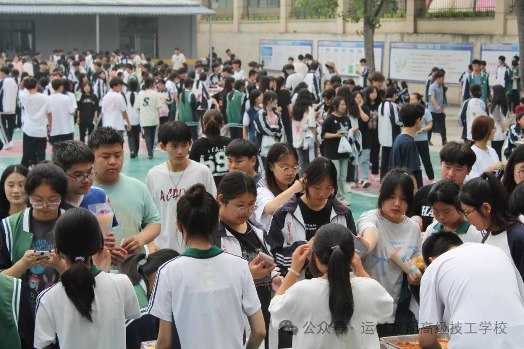 运城龙翔高级技工学校举办校园美食节活动