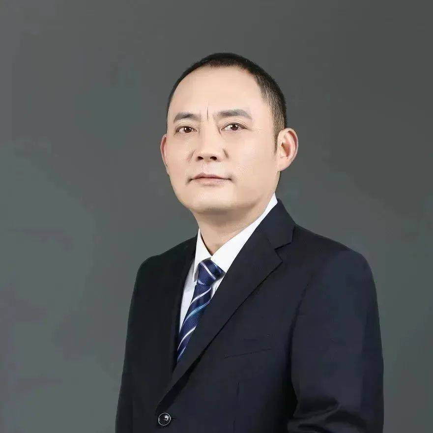 王华松高级教师;原省一级示范校川大附中名师,成都