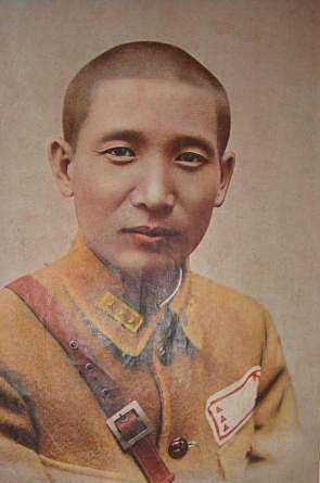 解放新疆:有支起义国军又反水,我军不动枪炮,连夜派文艺兵上阵