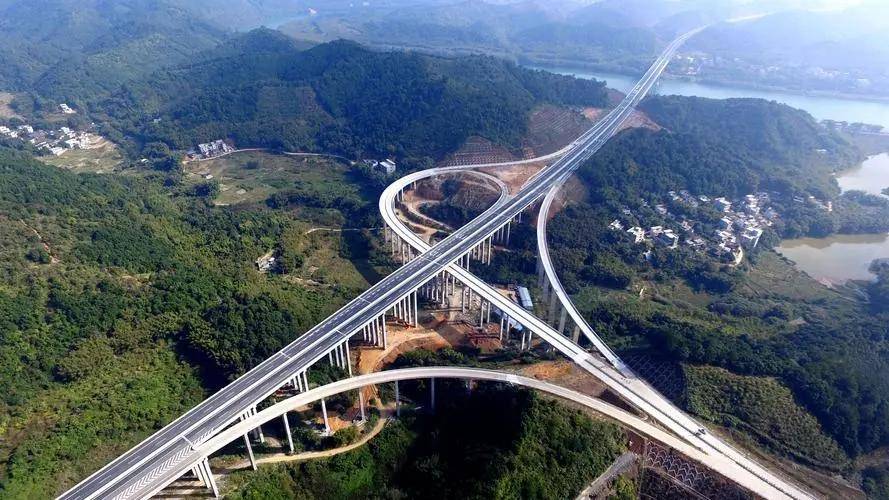 高速公路通车突破1万公里,广西将今年计划建成13条_建设_南宁_南湛