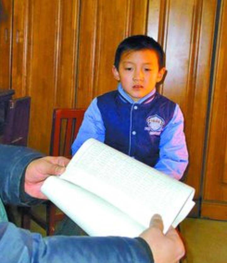 河南8岁男孩因天赋异禀,被招进特种部队,由国家重点培养_何雨豪_孩子