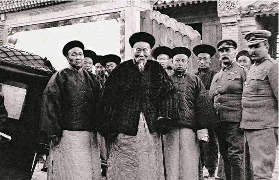 最后一年李鸿章经历了什么?算计很多,但不躲争议事,结局很悲怆