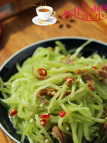 放入适量的香油;5.加入少许