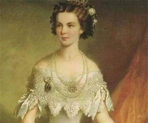 茜茜公主的腰围究竟有多细?当年最细时不到50cm,连怀孕都在塑腰