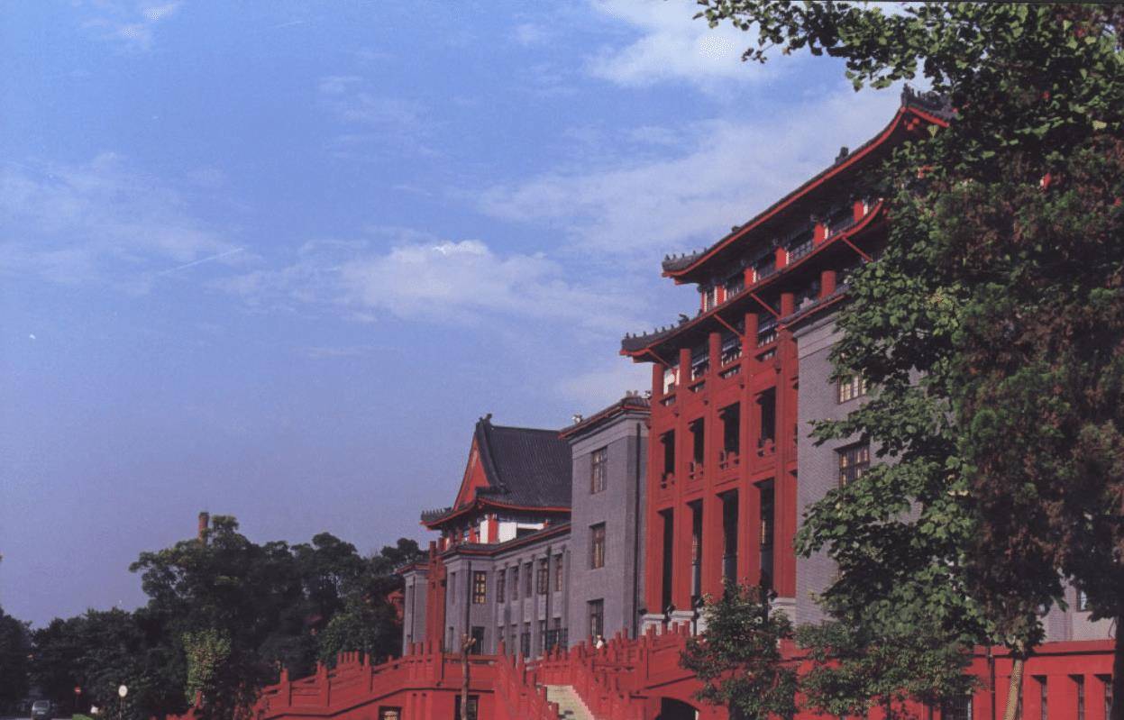 这所大学为什么如此霸道?自己名字改来改去,却不许别家改名字