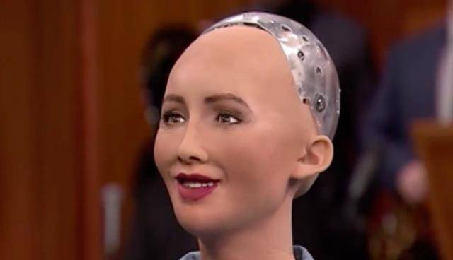 当年获得公民身份,扬言"将会毁灭人类"的女机器人,现在怎样了_索菲亚