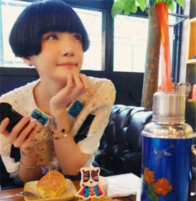 徐粲金:初中辍学去北京闯荡,17岁嫁给高晓松,离婚后身家上亿