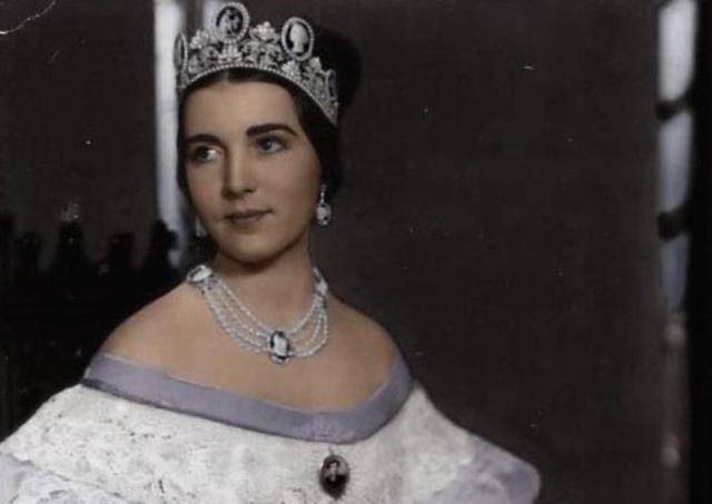 她是丹麦最美王后,膝下无子备受争议,3个女儿却都"赛天仙"_英格丽德