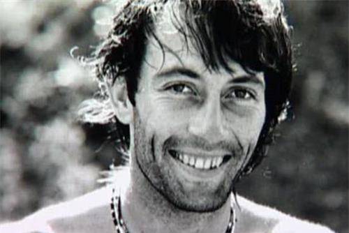 照片拍摄于东非的南苏丹共和国,拍摄者叫凯文·卡特,他是南非的摄影