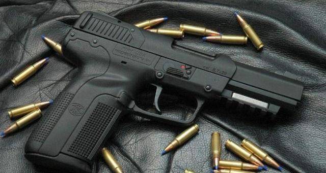 老兵常说,手枪在50米之外就打不死人了,这是真的吗?_子弹_距离_问题