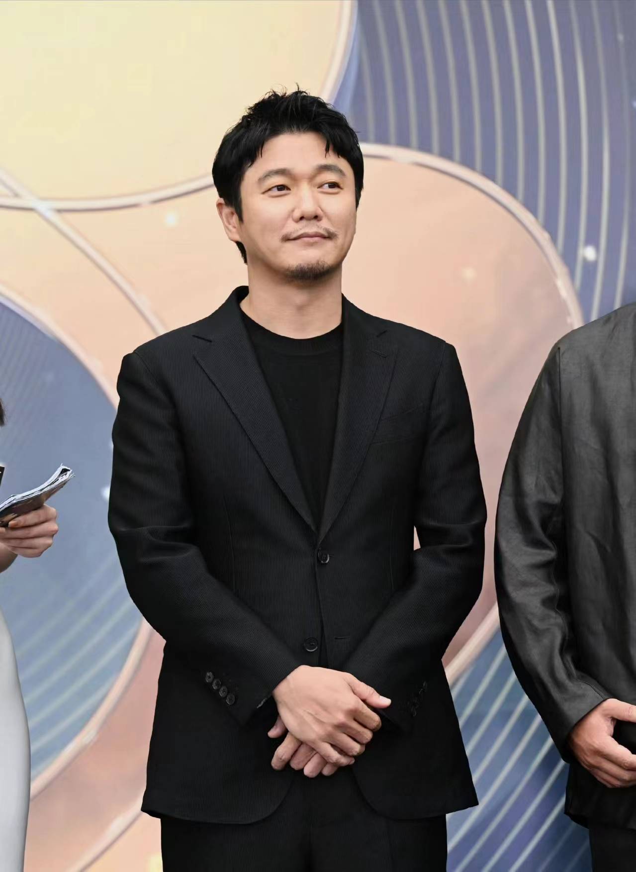 肖央《扫黑·决不放弃》未映先火:五百执导大电影!