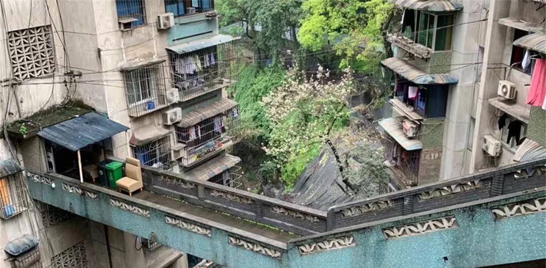 卖光大陆资产,只为跑得彻底,这位亿万富翁曾豪掷百亿去海外买房