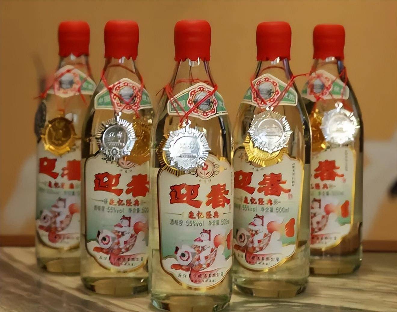 依据北方自然环境特点,选育优良微生物,精工细作酿造而成的酱香型白酒
