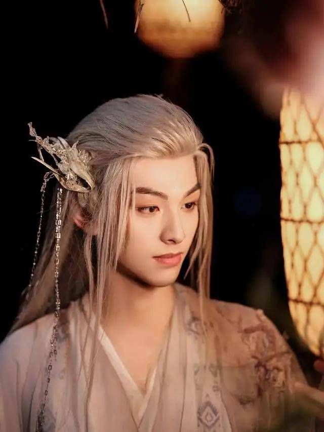 组团演《狐妖小红娘月红篇》,认出龚俊没有认出白发造型的他