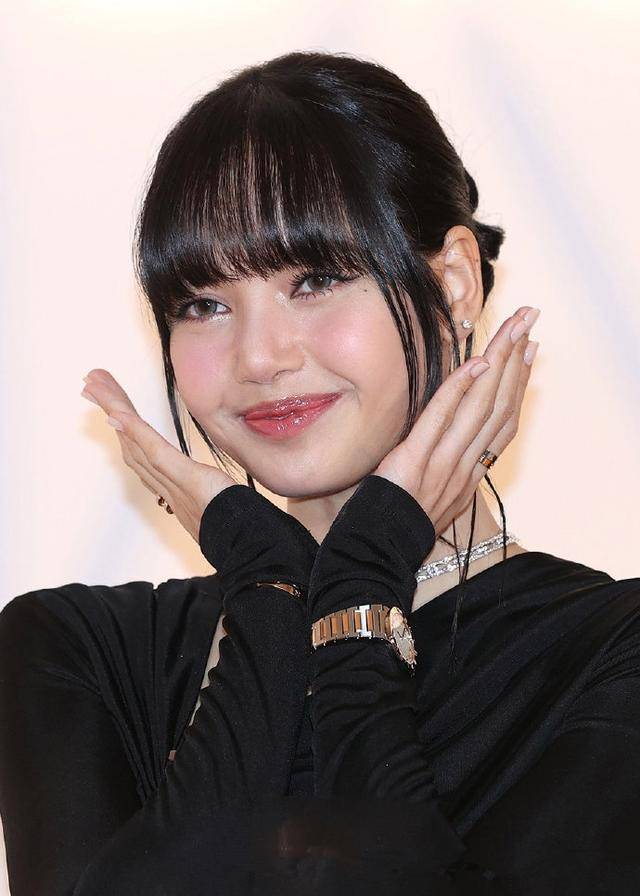 lisa与lv三公子酒会风波:亲密互动引猜疑,三公子神色尴尬藏心事