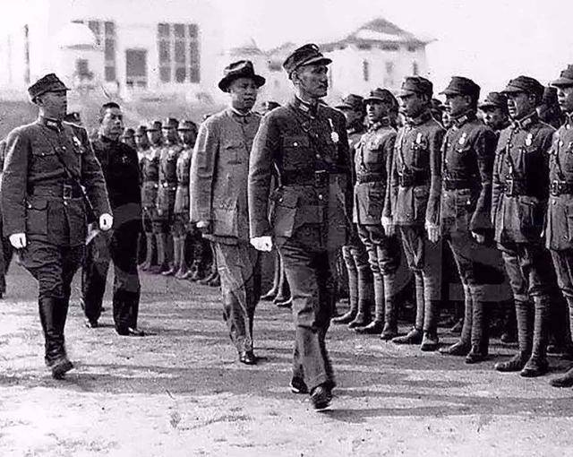 蒋介石拥有绝对的兵力优势,可为何最终败逃台湾?