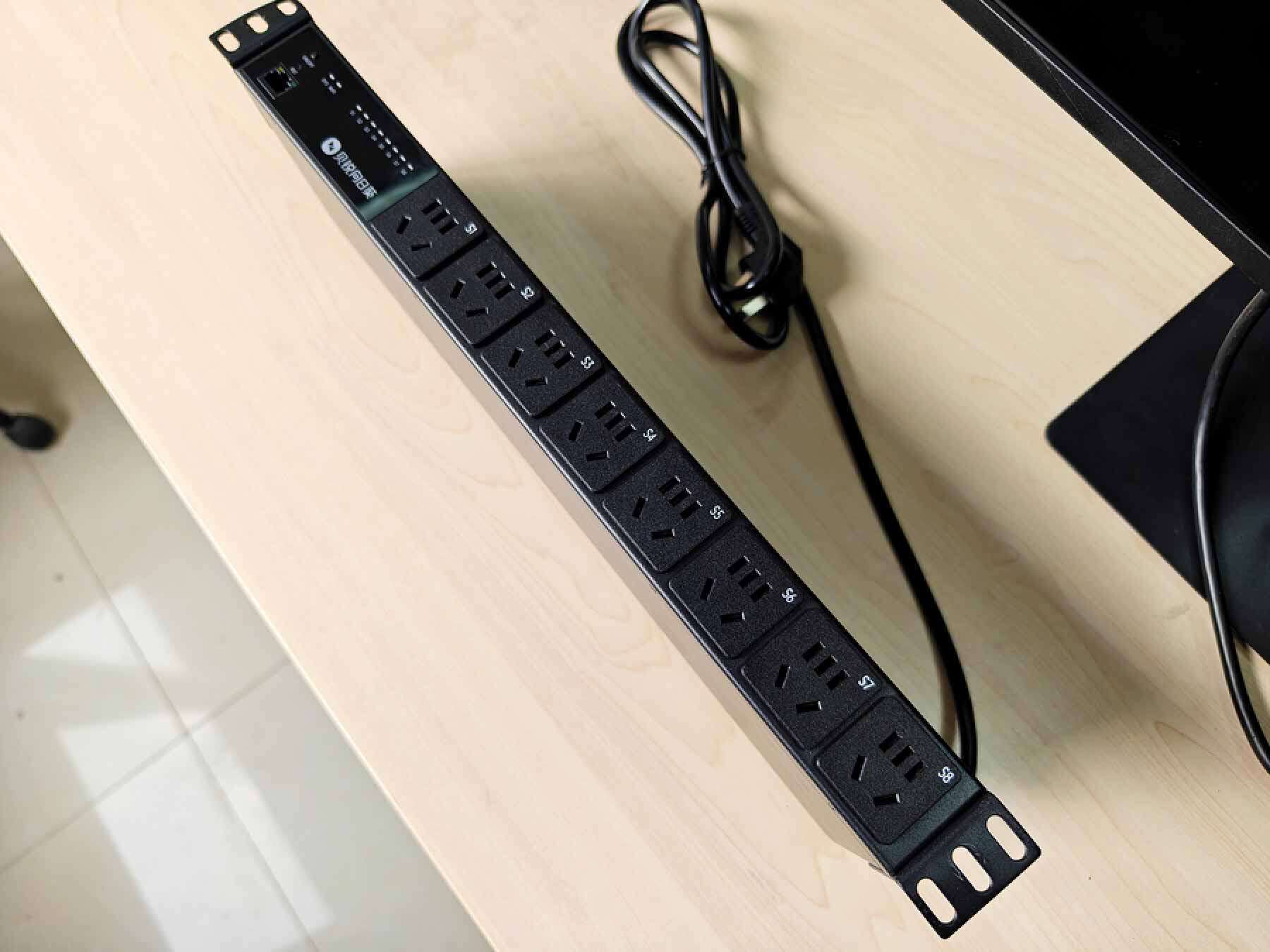 独立分控,实时监控,向日葵智能pdu机柜插线板保证你的用电安全