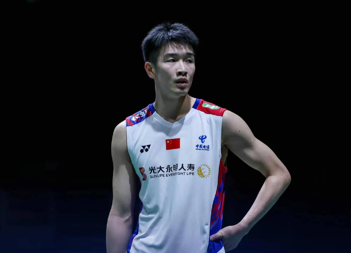 羽毛球新加坡公开赛战报31日赛程:石宇奇,陈雨菲晋级,双打堪忧