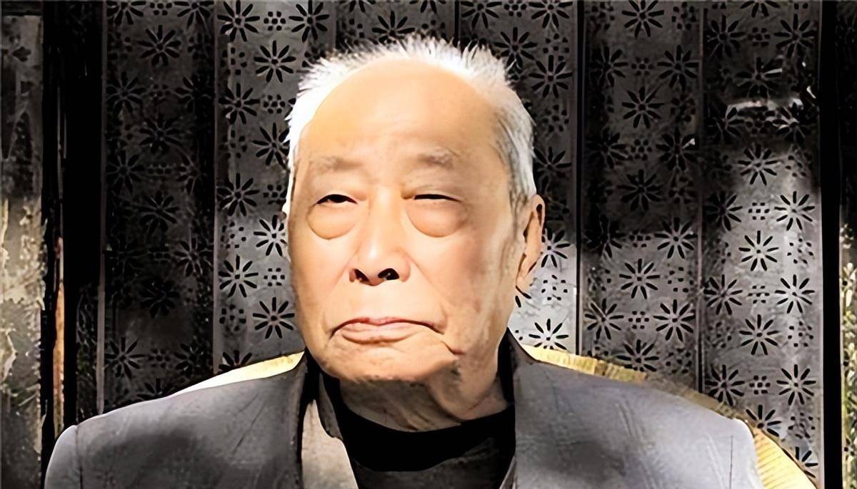 首先是金毓嶂,他是溥任的长子,生于1942年,全名是爱新觉罗·毓嶂.