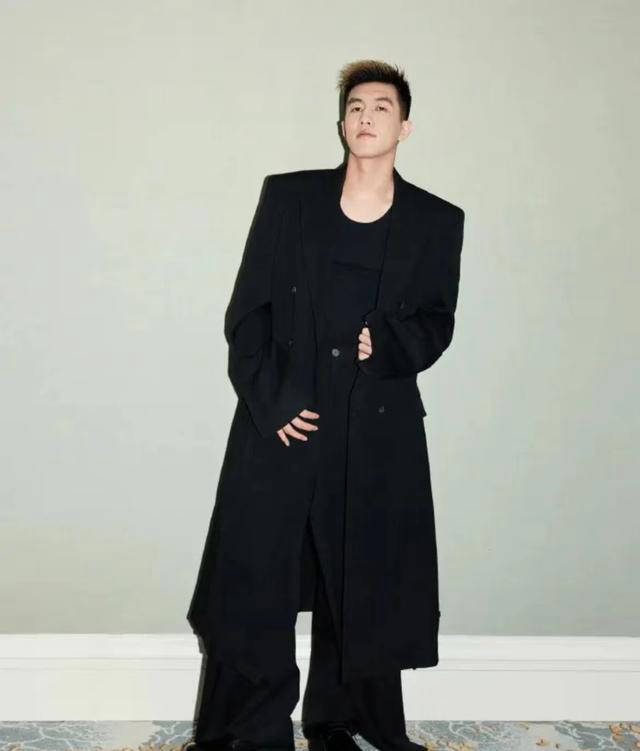 郭艾伦:从篮球场到秀场