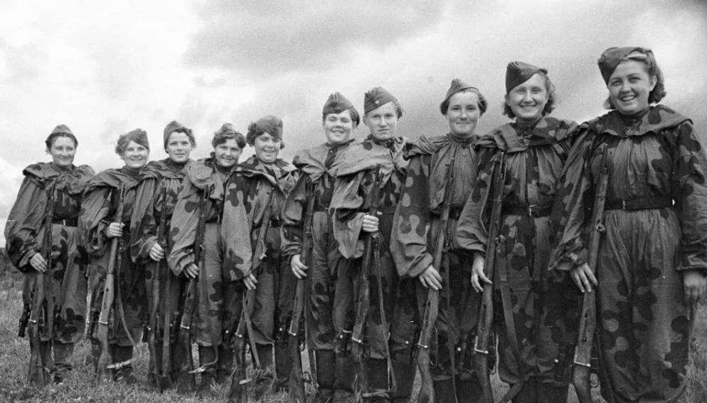 二战期间的德军,是如何对待女俘虏的?其手段残忍的令人发指