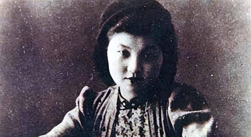 毒,嫁入蒋家成泡影,不被父母认可的婚姻有多惨_张亚若_蒋经国_蒋介石