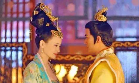 有一天,王皇后见李治心情舒畅,便主动向李治提出让武媚娘还俗,继而入