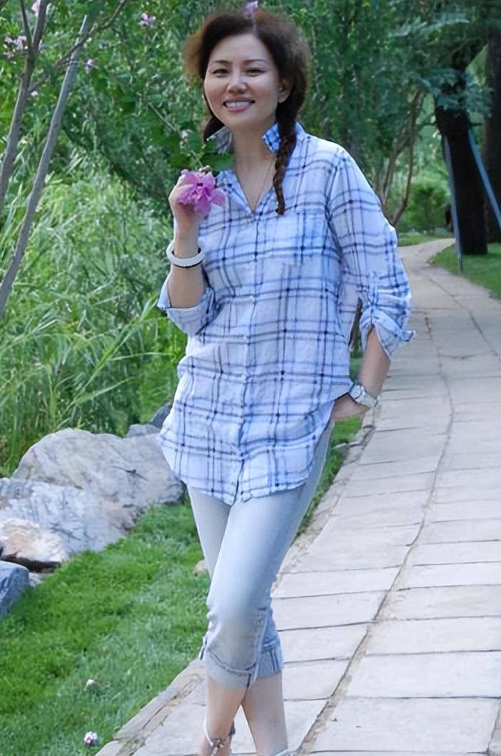 方静:一路好好走,前央视主持,涉嫌间谍门被抓,已客死他乡9年_人们