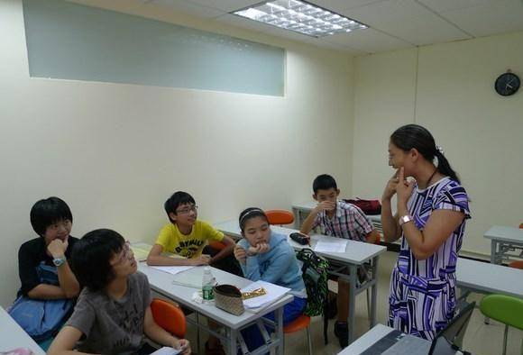 课后补习班到底值得报吗?家长们各执一词,学生却感到崩溃