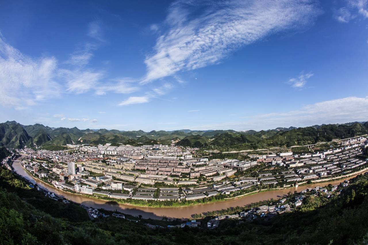 砌成四方水井,深受人们喜爱,故地名逐渐演变为"四方井"