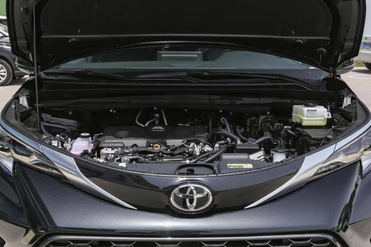 5l油电混动系统,发动机最大功率139千瓦(189马力),峰值扭矩236牛·米