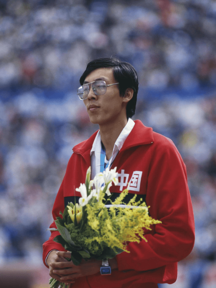 跳高王子朱建华:奥运会夺铜牌被骂,退役定居美国,如今怎样了?