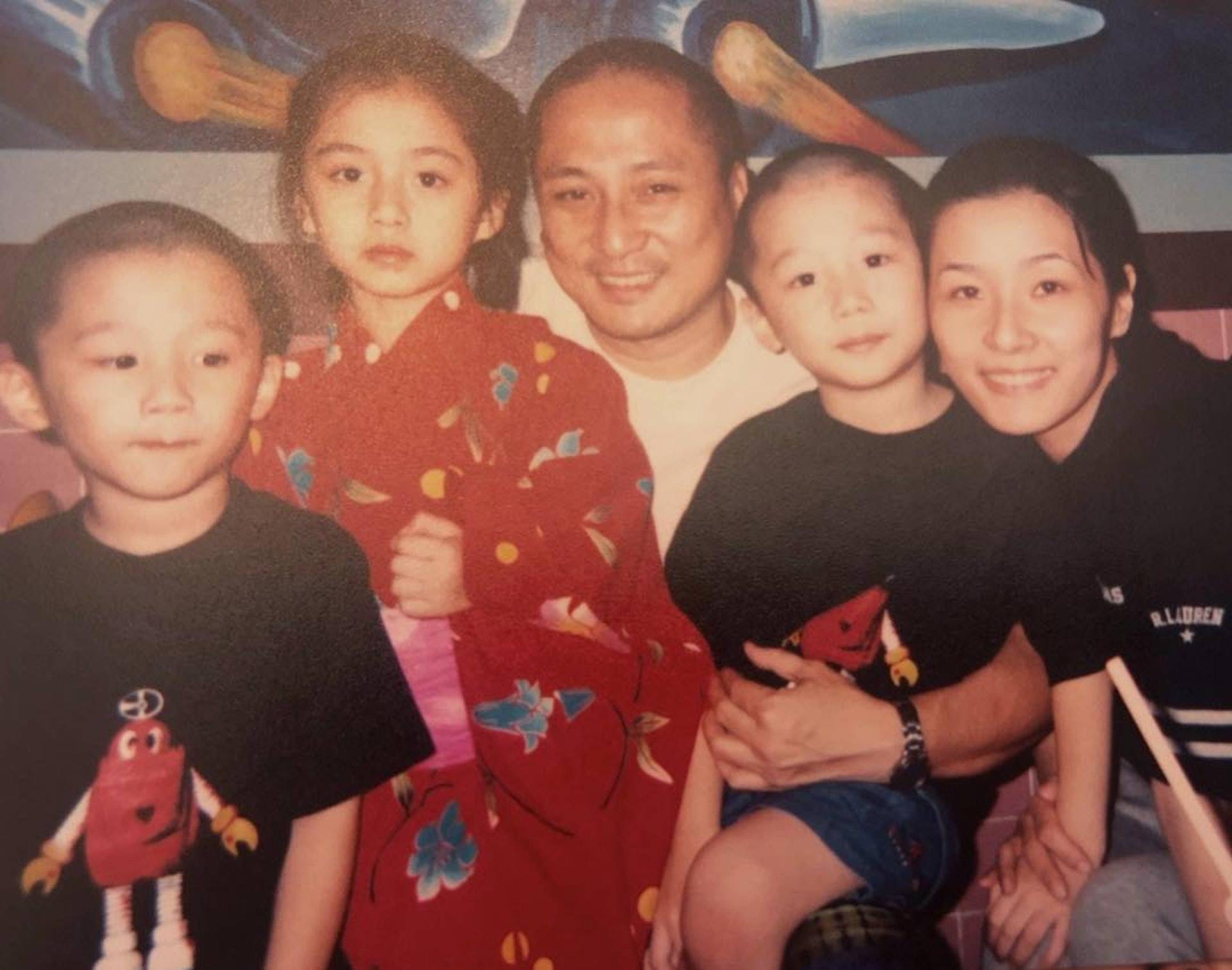 汤镇业陪大女儿吃饭!一顿饭消费1400元不嫌贵,共育有六个儿女