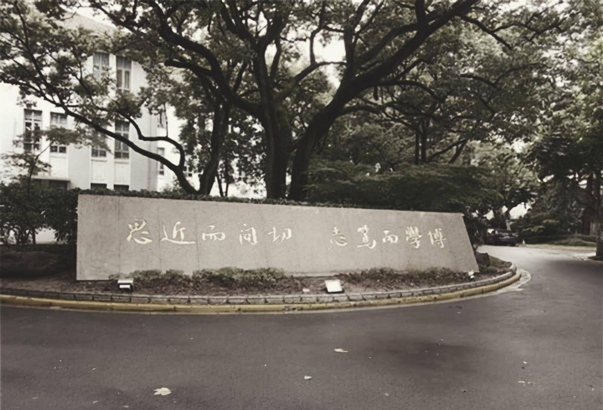 淮海战役中,47岁的邱清泉被击毙,留下的6个子女后来去向如何?