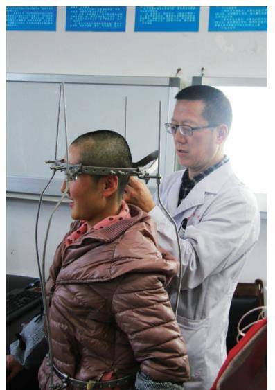 "小医生"梁益建:为救穷人放弃高薪工作,为病人募捐上千万_曾黎_脊柱