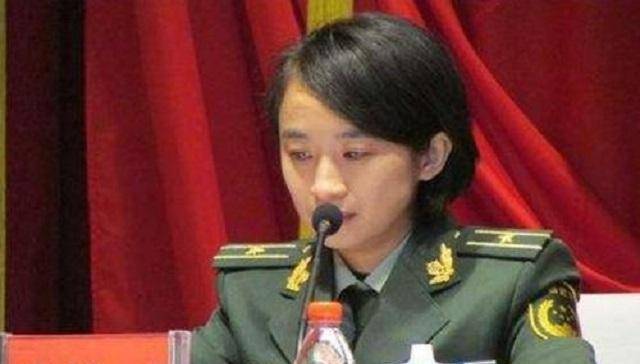 丈夫牺牲后,31岁心理学女教师被特招入伍,得到军队"特殊照顾"_庞洪雨