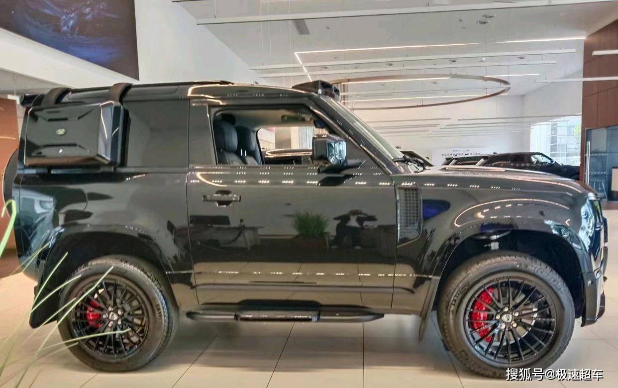 路虎卫士90四驱越野车:经典传承与卓越性能的完美结合