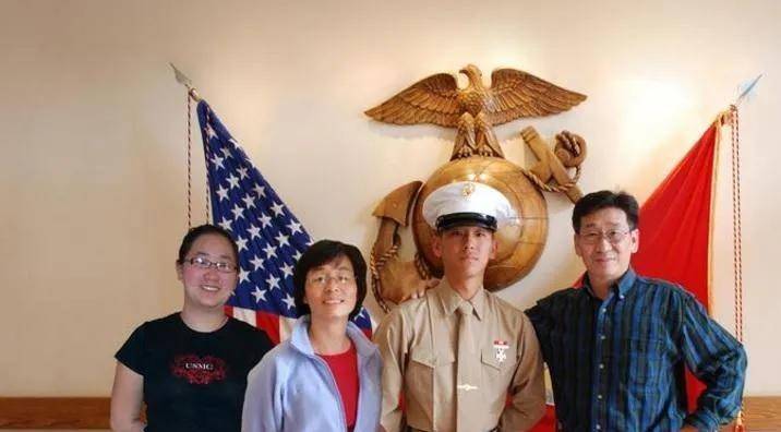 2011年,华裔少年陈宇晖加入美国军队,却在军营意外身亡