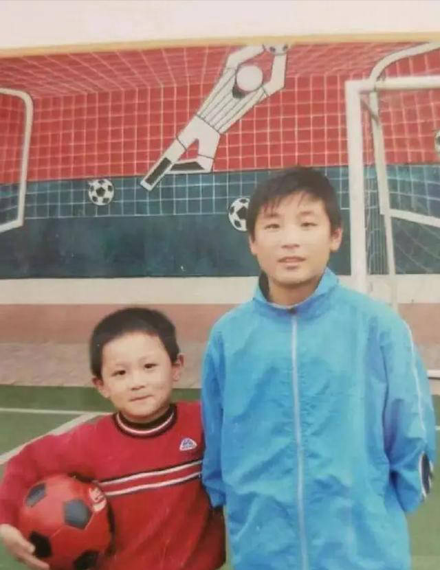 中超球星童年照:六一快乐背后的趣闻与成长_比赛_武磊_照片