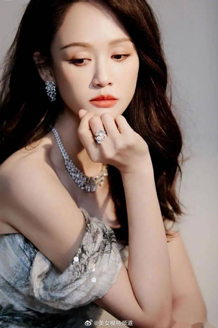 人间极品陈乔恩:才华与美貌双全,一图让你彻底明白什么叫顶不住!