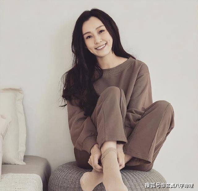 范玮琪参加拼盘演唱会复出,展现稳定唱功与音乐才华