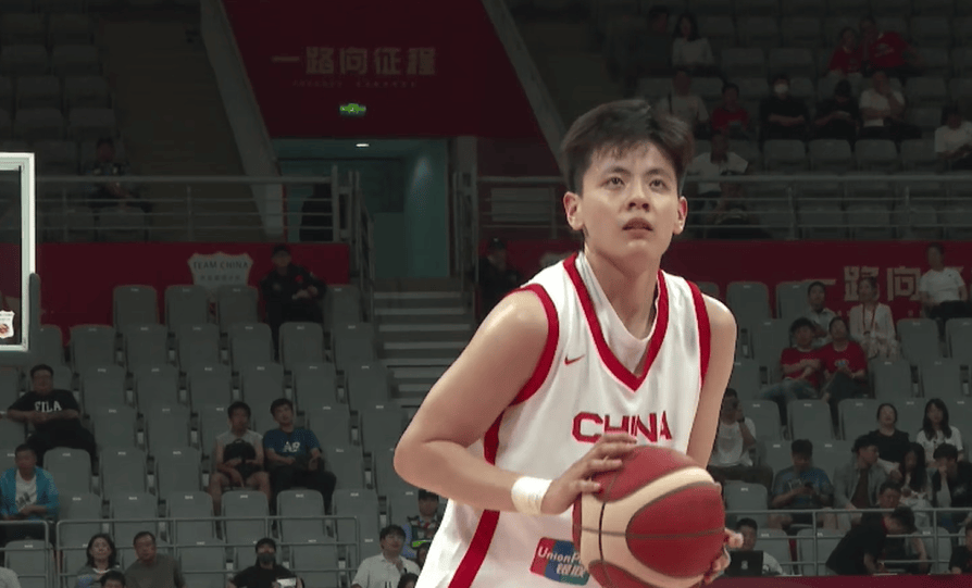 杨舒予23分成功臣,1数据令人难言满意,郑薇使劲练吧_中国女篮