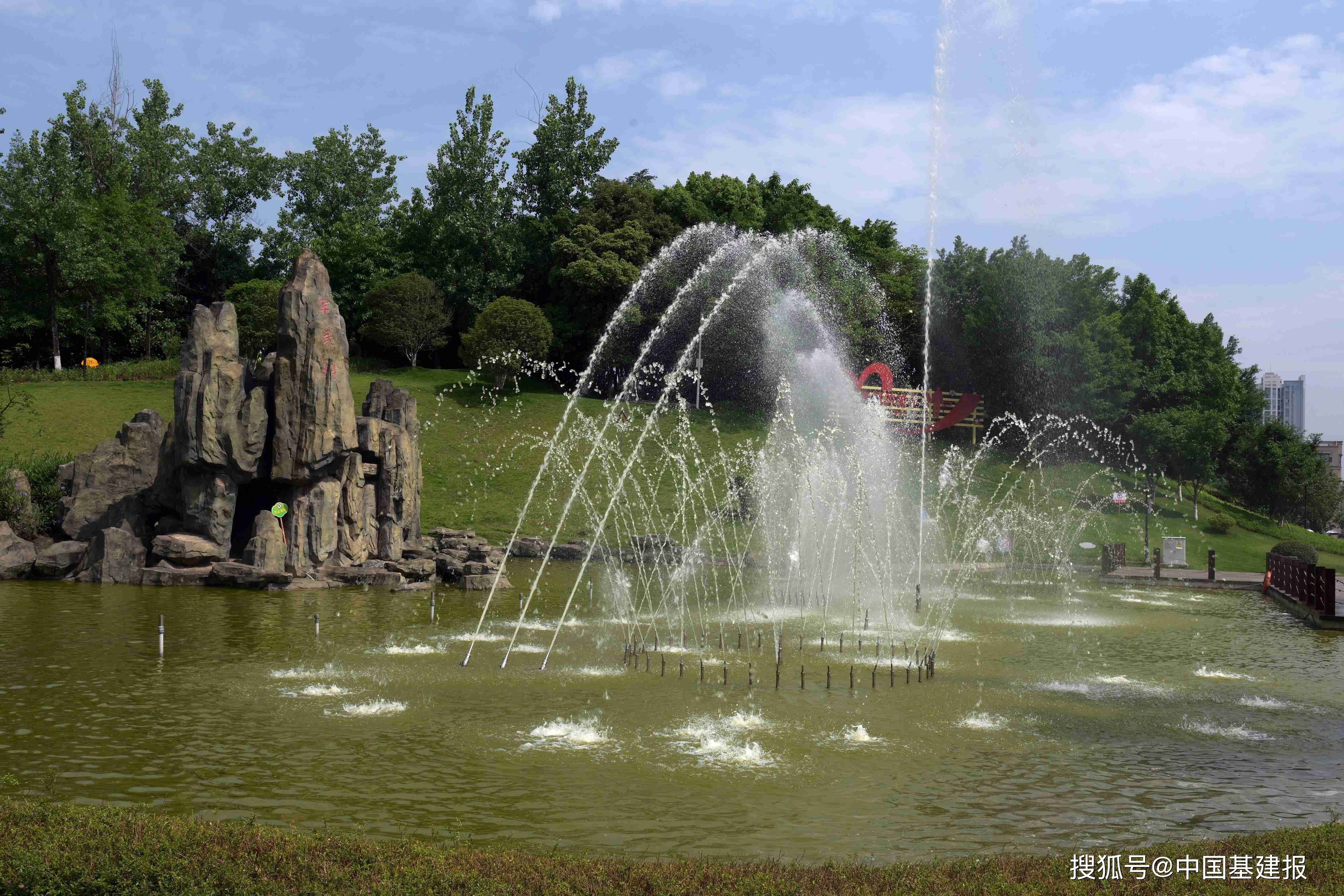 重庆巴南龙洲湾公园深受游客欢迎